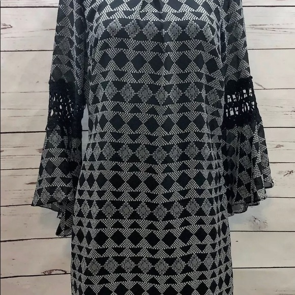 A.Byer  dress bell sleeves keyhole Sz M - Picture 2 of 8